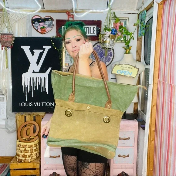 Green and Tan Structured Tote with Gold Hardware - Picture 3 of 16